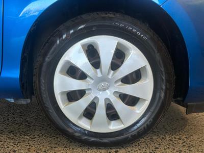 2013 Toyota Aqua Hybrid - Thumbnail