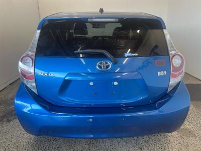 2013 Toyota Aqua Hybrid - Thumbnail
