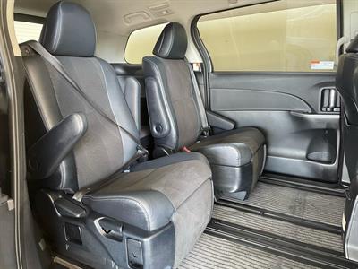 2015 Toyota Estima - Thumbnail
