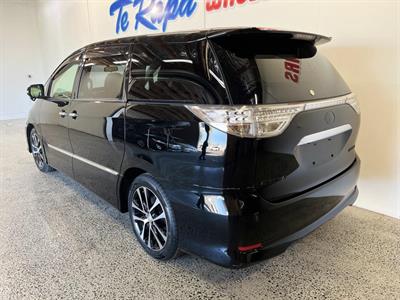 2016 Toyota Estima - Thumbnail