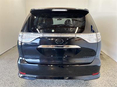 2016 Toyota Estima - Thumbnail