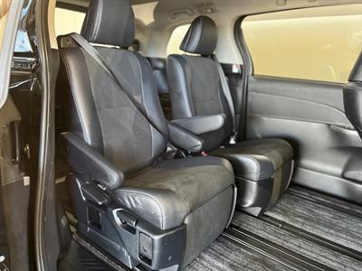2016 Toyota Estima - Thumbnail